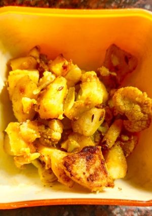 A picture of Aloo gobhi.
