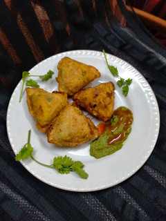 પકોડા (Pakoda Recipe in Gujarati) રેસીપી મુખ્ય ફોટો
