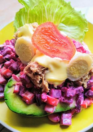 Una foto de Palta Rellena de Atún