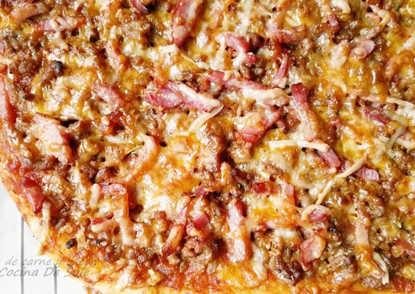 Pizza de carne y bacon