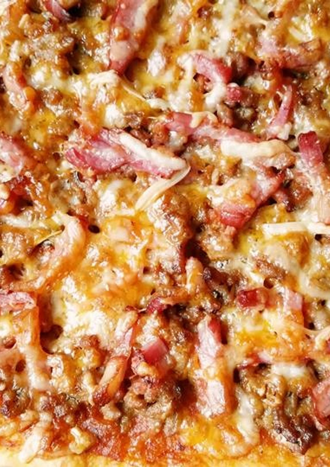 Una foto de Pizza de carne y bacon