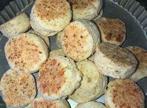Una foto de Scones de queso🧀