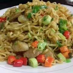 A picture of Mie Goreng pedas simple.