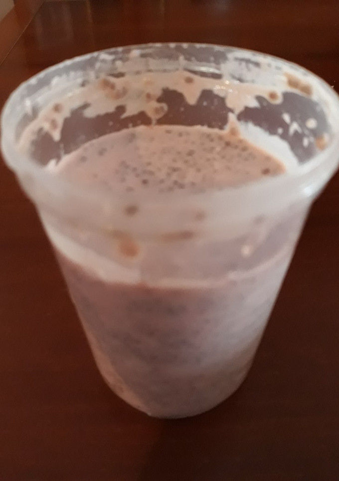 Una foto de Fresas con infusión de hierbas, kéfir y semillas de chía
