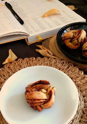 નો યીસ્ટ સીનેમન રોલ(cinnamon roll recipe in gujarati) રેસીપી મુખ્ય ફોટો