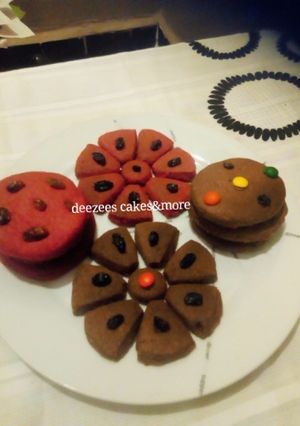 A picture of Raisins&chocolate cookies.