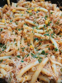 Sajtos-zöldséges-csirkés tészta recept fotója
