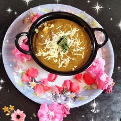 A picture of Palak paneer.