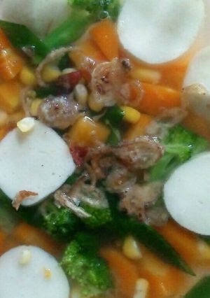 Foto resep Sop Seger Jabawol (Jagung, baso ikan, worterl, brokoli)