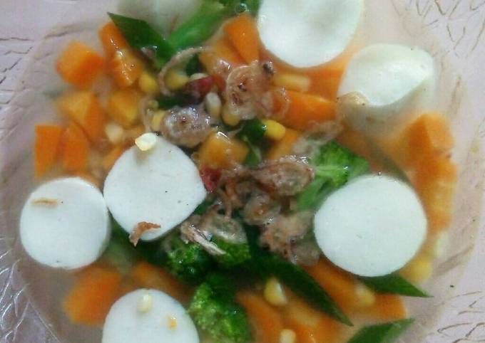Sop Seger Jabawol (Jagung, baso ikan, worterl, brokoli) foto resep utama
