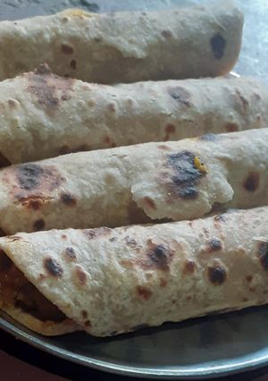 आलू रोल (aloo roll recipe in Hindi) रेसिपी मुख्य फोटो