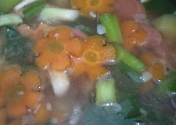 Bagaimana Menyiapkan Sayur Sop Catin, Enak