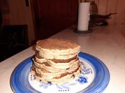 Una foto de panqueques de avena desayuno