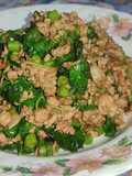 กะเพรา + ใบยี่หร่า หมูสับ (ใส่ถั่วฝักยาว) V1