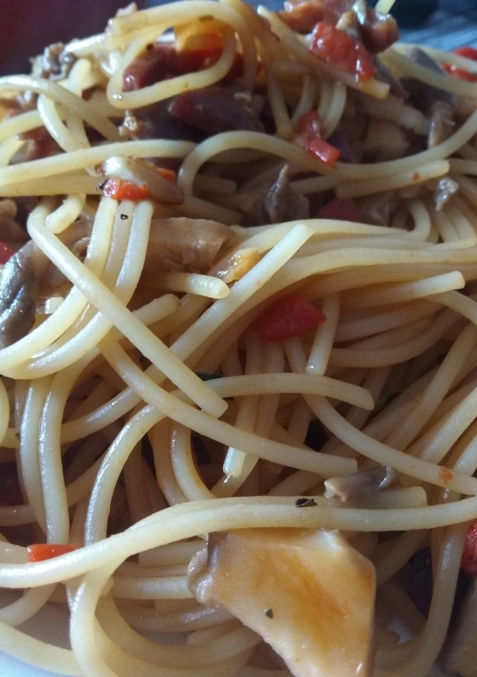 Una foto de 🍝 Pasta con setas y jamón