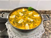 Una foto de garbanzos con verduras