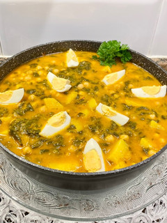 Una foto de Guiso de garbanzos con espinacas