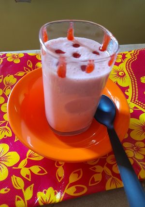 A picture of Strawberry Lassi.