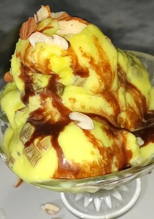 इलायची ड्राई फ्रूट्स आइस क्रीम (Elaichi Dry fruits ice cream recipe in Hindi) रेसिपी मुख्य फोटो
