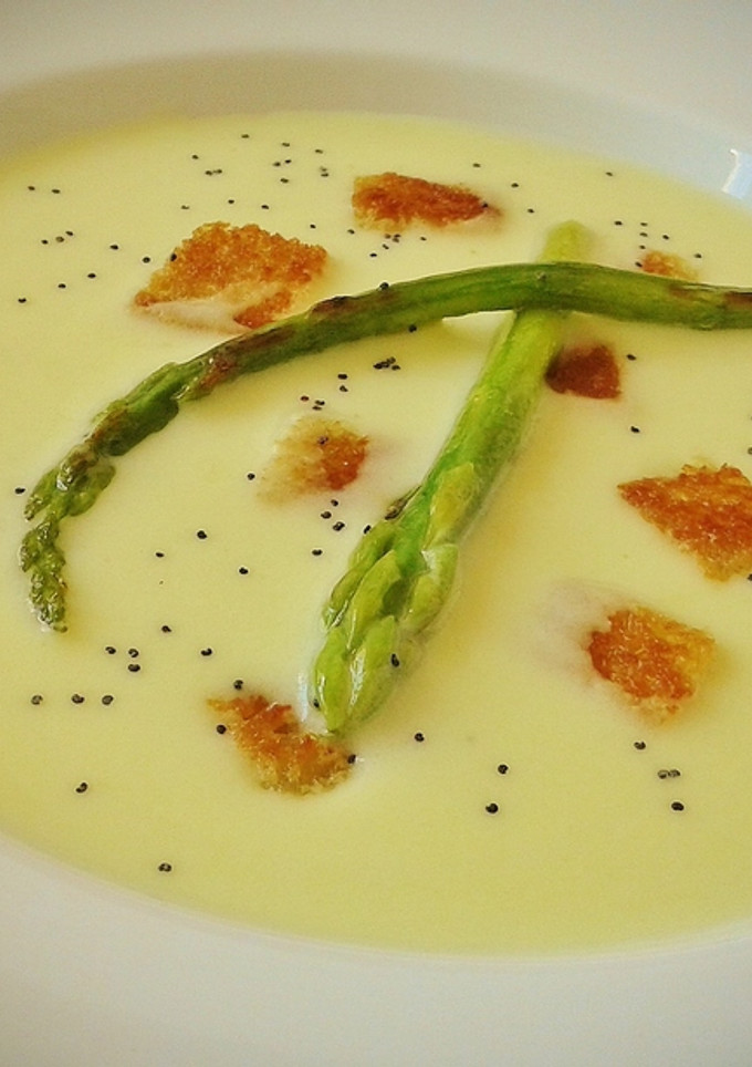 Una foto de Crema de espárragos verdes