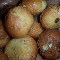A picture of Gulisuwa milk balls.
