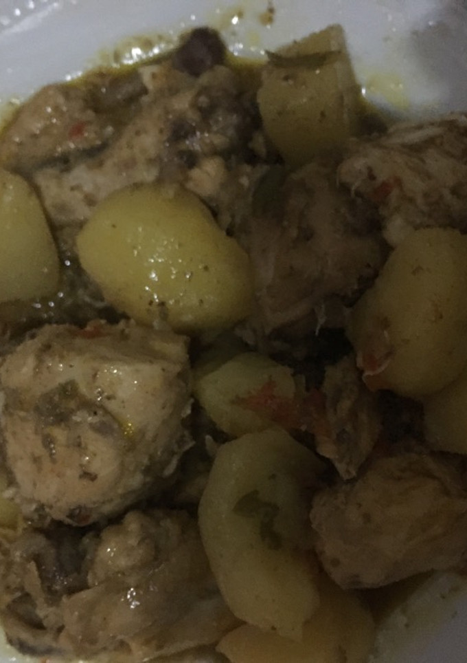 Una foto de Pollo con papas