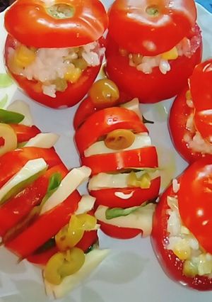 Una foto de Dos formas diferentes de preparar tomates!! 💜