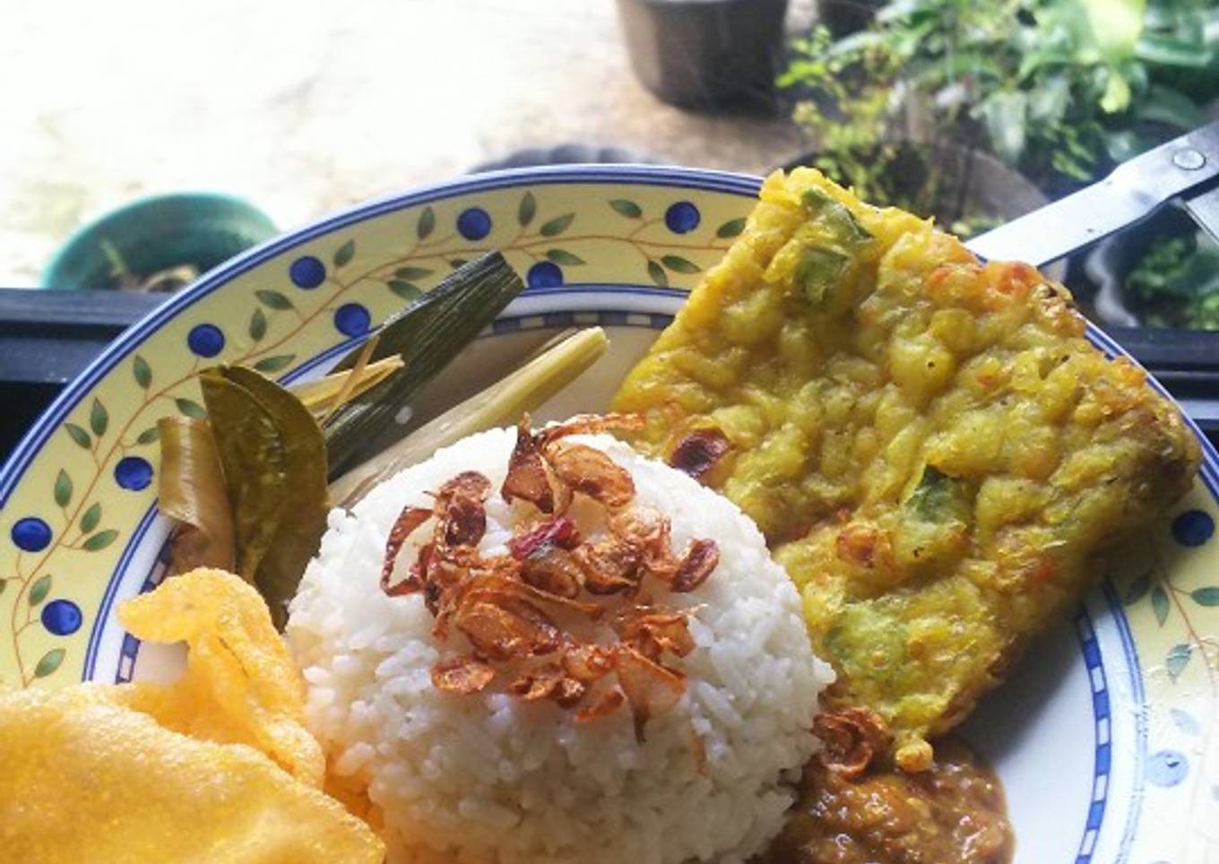 Nasi uduk enak dan gurih