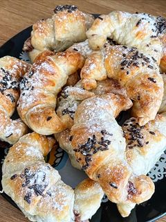 Una foto de ✨ Mini cruasanes de chocolate en la freidora de aire (Airfryer)✨