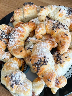 Una foto de ✨ Mini cruasanes de chocolate en la freidora de aire (Airfryer)✨