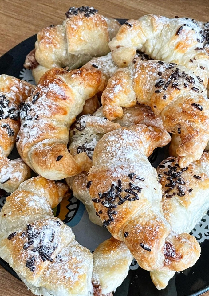 Una foto de ✨ Mini cruasanes de chocolate en la freidora de aire (Airfryer)✨