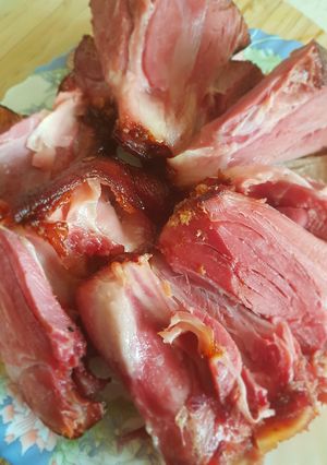 Mézes mustáros sült füstölt csülök recept fotója