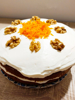Foto principal de Carrot cake o tarta de zanahoria con frosting de queso 🥕