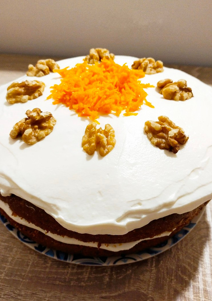 Una foto de Carrot cake o tarta de zanahoria con frosting de queso 🥕