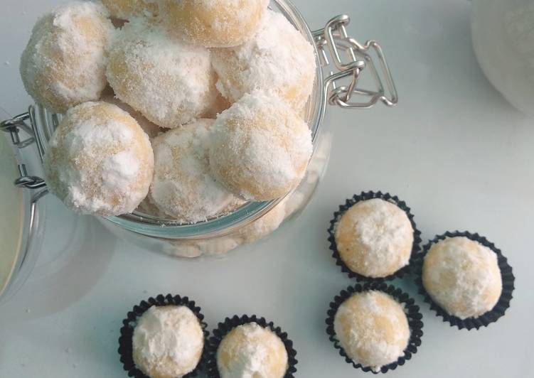 Kue Putri Salju Keju Lumer
