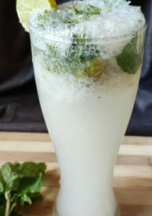 લીચી લીમોનાટા (Lychee Limonata Recipe In Gujarati) રેસીપી મુખ્ય ફોટો