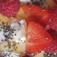 A picture of Vegan strawberry and raspberry overnight oats.