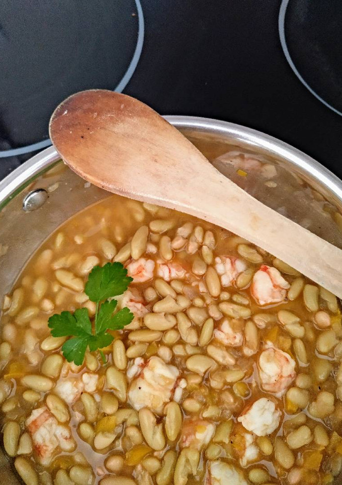 Una foto de Alubias con Gambones, para mí solo