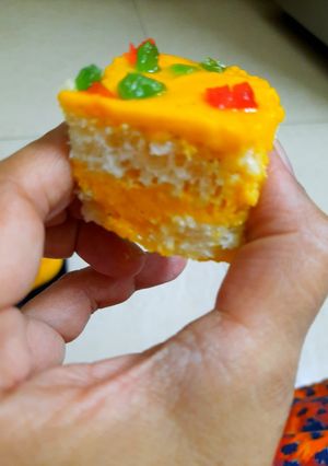 इन्स्टंट मँगो केक(Instant Mango Cake Recipe In Marathi) रेसिपी चे मुख्य फोटो
