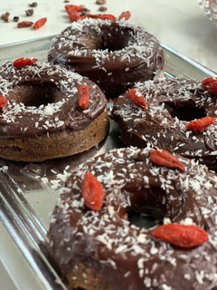 Una foto de Donuts de chocolate y calabaza