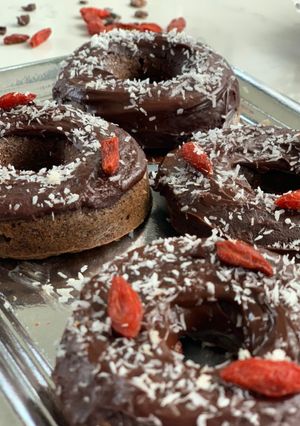 Una foto de Donuts de chocolate y calabaza