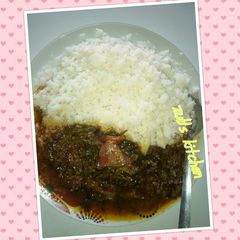 A picture of Biski served with yakuwa and alahu soup.