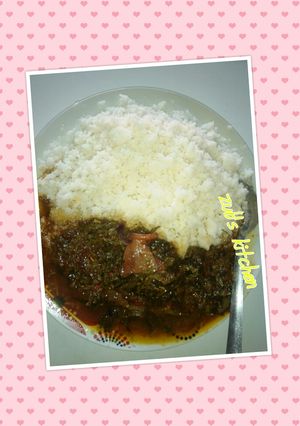 A picture of Biski served with yakuwa and alahu soup.