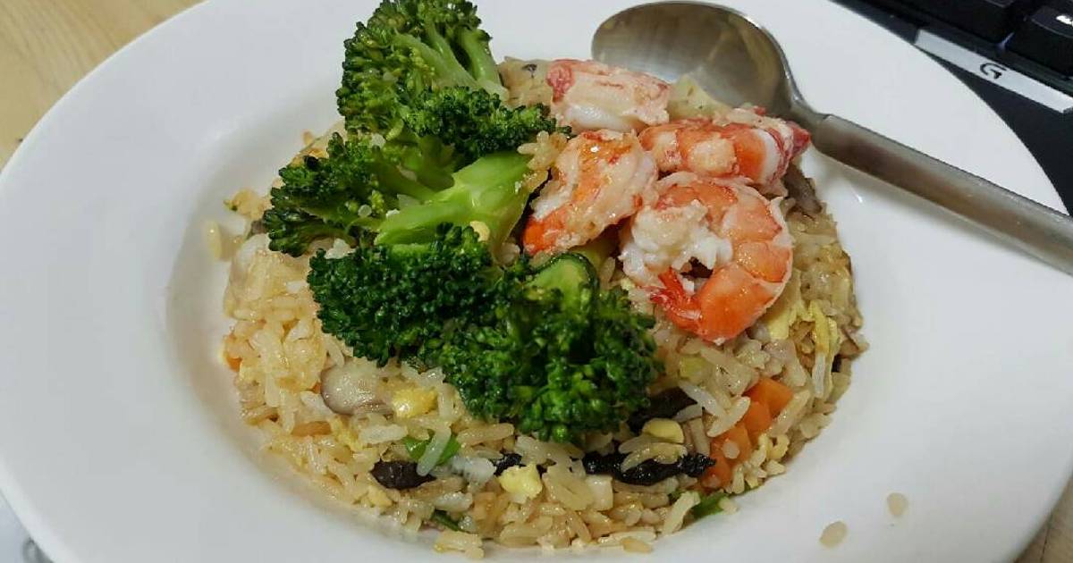 Mushrooms shrimp fried rice Recipe by Pi-Chu Chuang - Cookpad