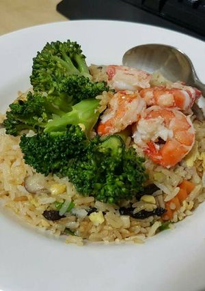 A picture of Mushrooms shrimp fried rice.