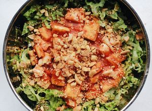 Hình của món Salad đậu hũ sốt cà chua cho bữa trưa.