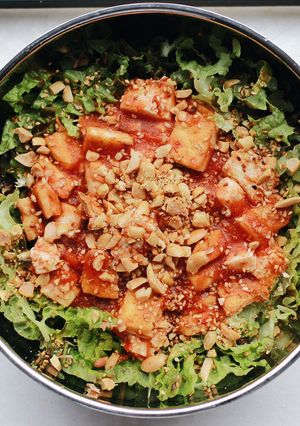 Hình của món Salad đậu hũ sốt cà chua cho bữa trưa.