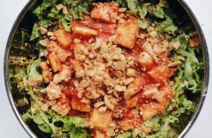 Salad đậu hũ sốt cà chua cho bữa trưa