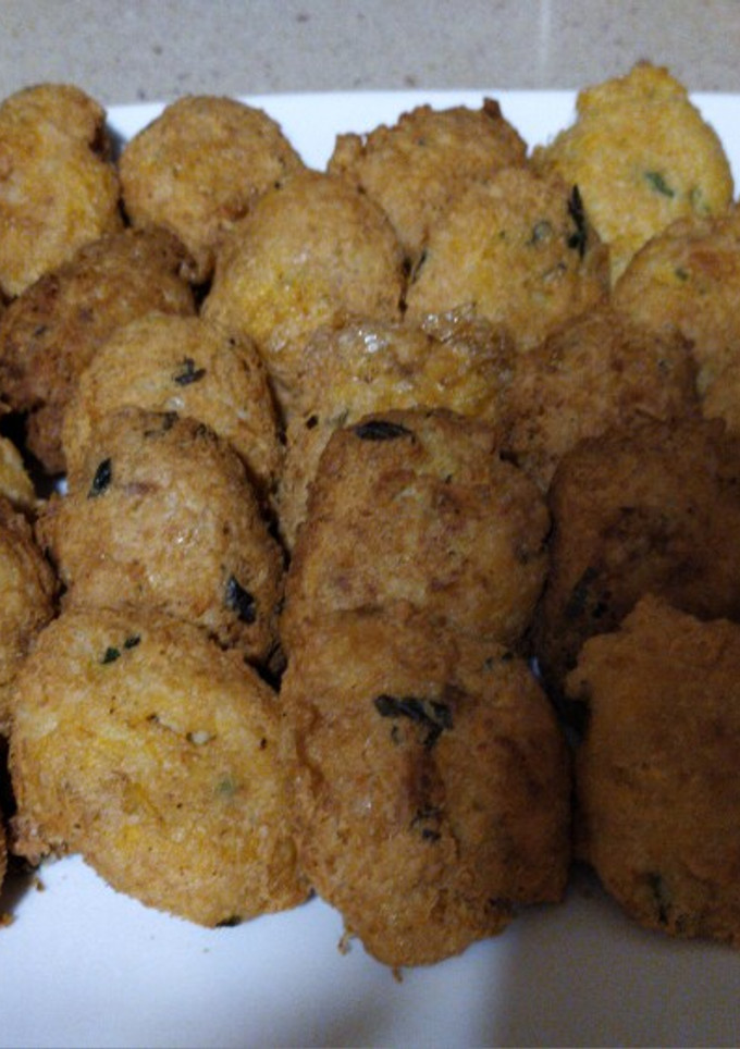 Una foto de Albóndigas de bacalao y garbanzos 🧡💛