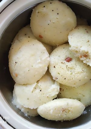 A picture of Sooji Idli.